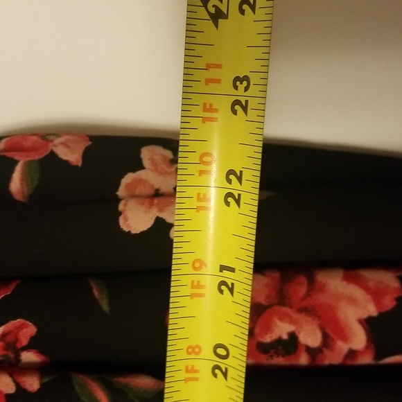 All over long sleeve floral tunic. - Picture 7 of 7